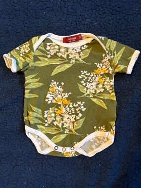 Milkbarn Olive Green Floral Short-Sleeve Onesie bodysuit 100% rayon
